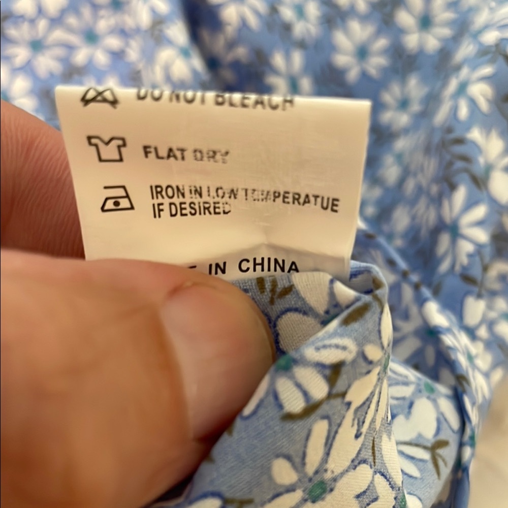 Floral Blue Women's Top v neck 3/4 flutter sleeve new large - Picture 8 of 10